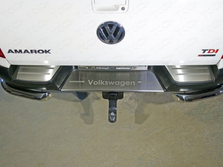 Volkswagen Amarok 2016-Накладки на задний бампер (лист шлифованный надпись Volkswagen)